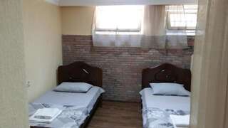 Гостевой дом Guest House Kldiashvili Батуми Cемейный номер с собственной ванной комнатой-1