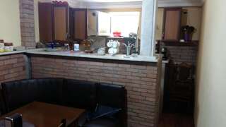 Гостевой дом Guest House Kldiashvili Батуми Cемейный номер с собственной ванной комнатой-5